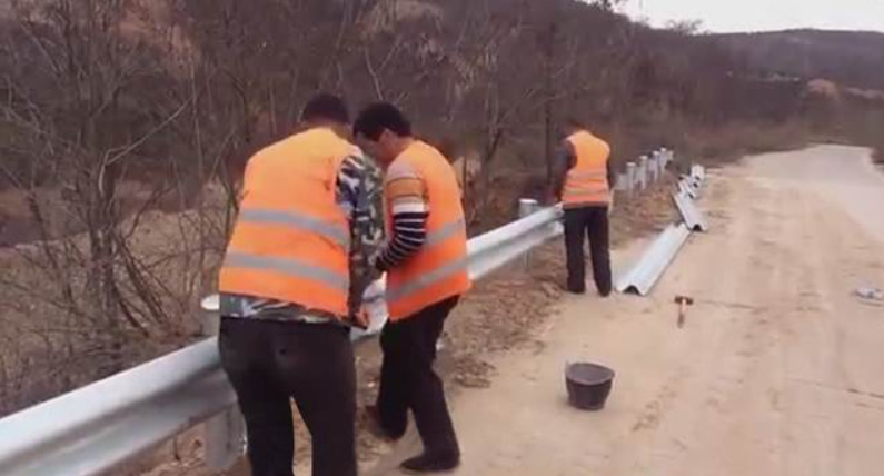 江西畢節鄉村公路波形護欄安裝